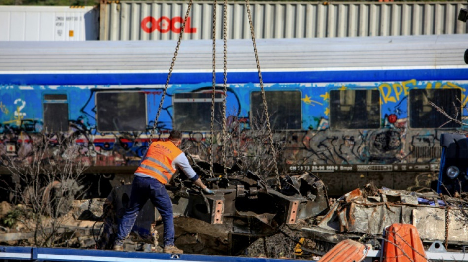 Griechischer Bahnhofsvorsteher erscheint nach Zugunglück vor Gericht