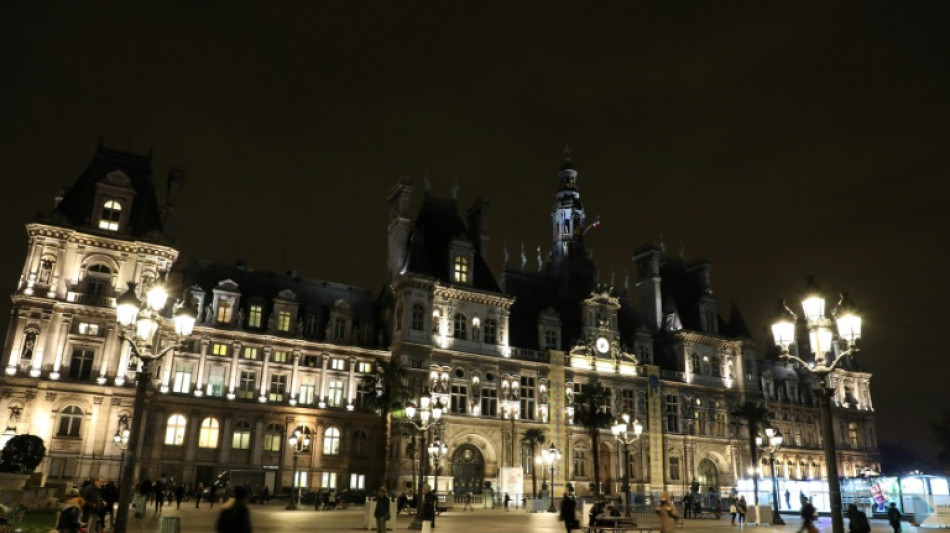 Crise énergétique: les monuments municipaux éteints la nuit à Paris dès ce vendredi