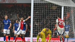 Arsenal vence Ipswich e assume vice-liderança da Premier League