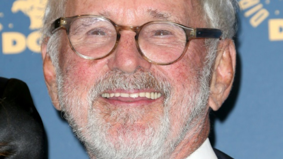 Morreu Norman Jewison, diretor de 'Feitiço da Lua' e 'No Calor da Noite'