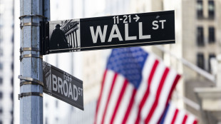 Wall Street apre debole, Dj -0,21%, Nasdaq +0,10%