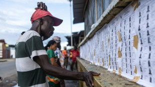 Reconduire ou mettre sur la touche l'ex-star du foot Weah: le Liberia vote