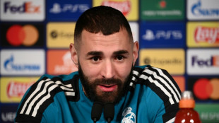 Benzema es titular en el Real Madrid, Neymar suplente en el PSG