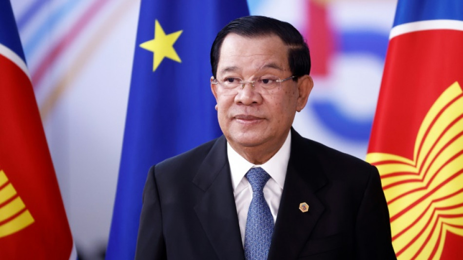 Hun Sen, homme fort du Cambodge depuis 38 ans, se retire au profit de son fils