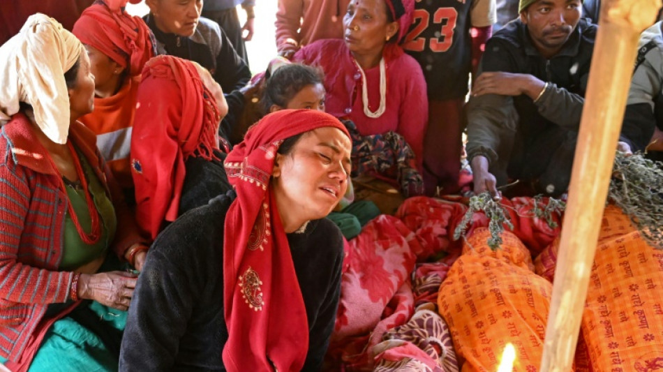 Tears of a child as Nepalis cremate quake dead