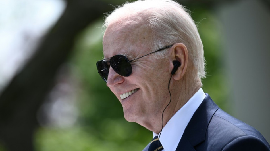 Biden balaie les questions sur son âge, dit "je me sens bien"