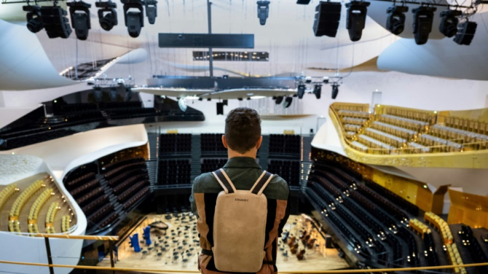 A la Philharmonie de Paris, des sacs à dos vibrants pour les sourds et malentendants