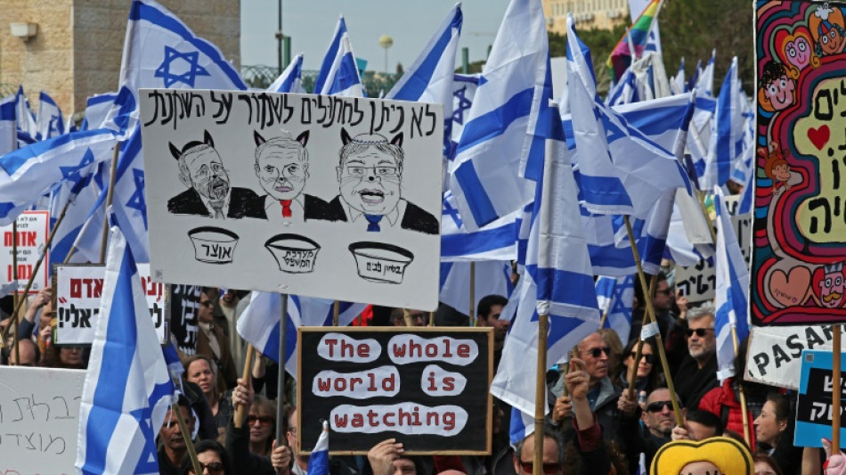 Manifestation devant le Parlement israélien contre la réforme de la justice