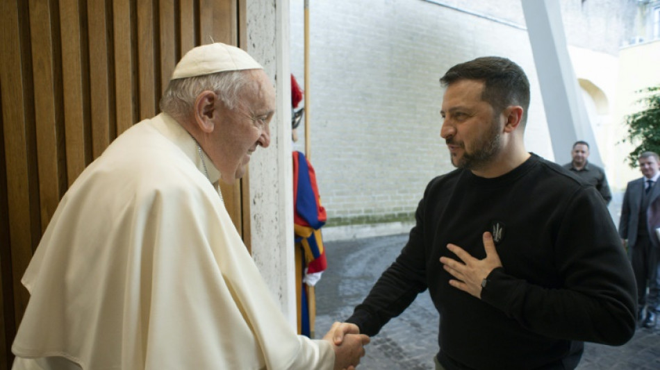 Zelensky reçu par le pape, la bataille de Bakhmout fait rage