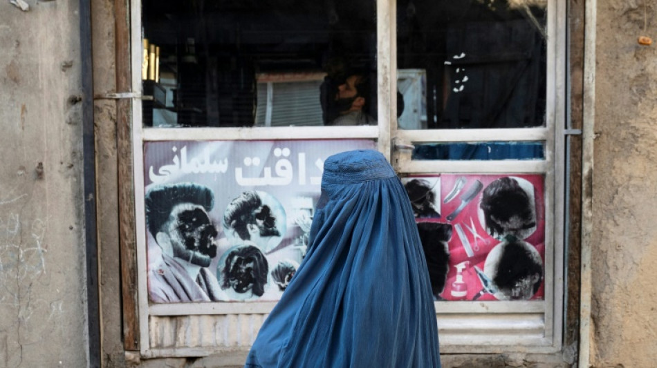 Los talibanes prohíben en Afganistán construir ventanas desde donde se pueda ver a mujeres