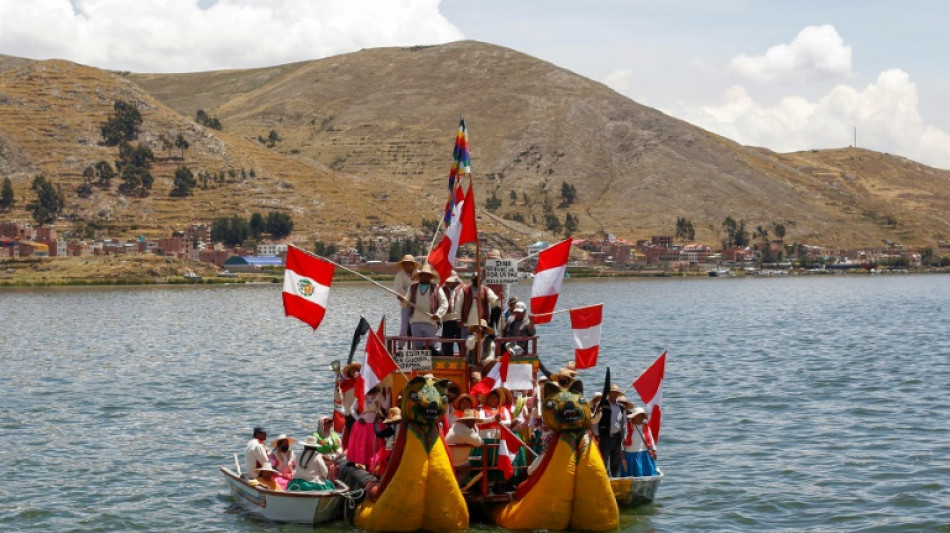 Au Pérou, la protestation gagne le lac Titicaca