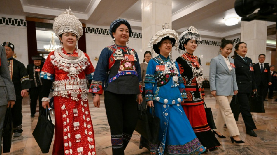 Parapluies, fanfare et Yao Ming: le Parlement se réunit en Chine