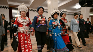 Parapluies, fanfare et Yao Ming: le Parlement se réunit en Chine