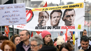 Retraites: les syndicats encore dans la rue, le dialogue toujours dans l'impasse