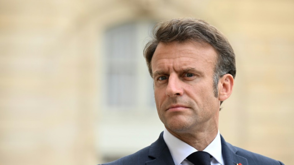 Macron invite officiellement les partis le 30 août, "une main tendue loyalement"