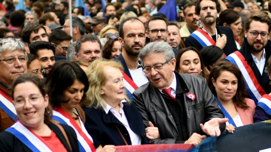 La gauche déferle à Paris, Mélenchon entrevoit un "nouveau Front populaire"