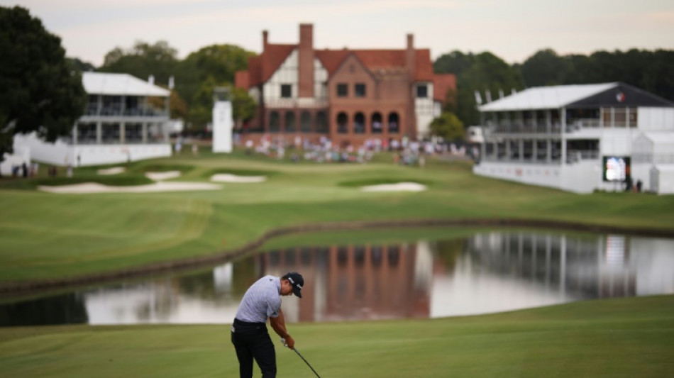 Morikawa closes in on Scheffler at Tour Championship