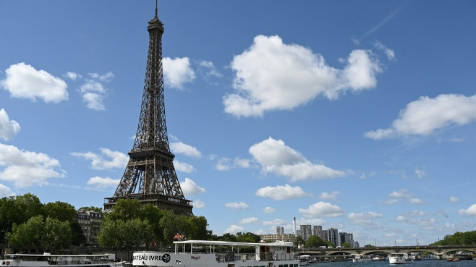 Répétition de la cérémonie des JO de Paris: convoi de bateaux en cours sur la Seine