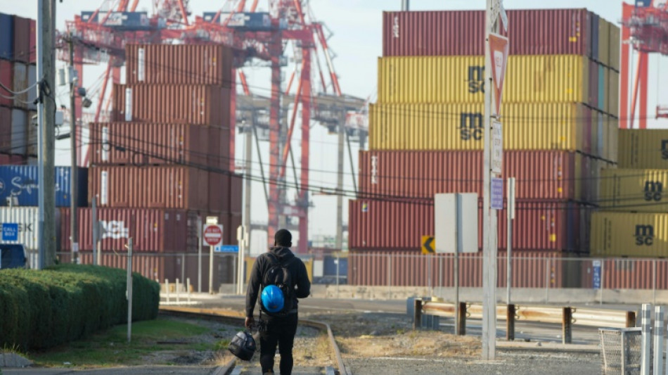 Les dockers américains reprennent le travail après trois jours de grève