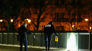 Attentat près de la tour Eiffel: le suspect présenté à un juge antiterroriste