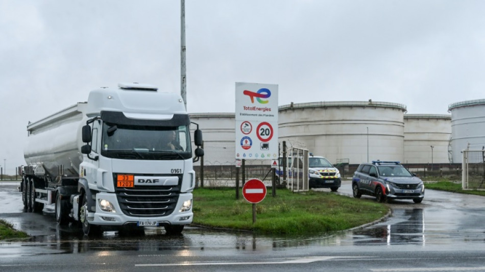 Carburants: le gouvernement réquisitionne un autre dépôt, fin de la grève dans une raffinerie