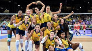 Brasil vence Japão e vai às quartas no vôlei feminino em Paris