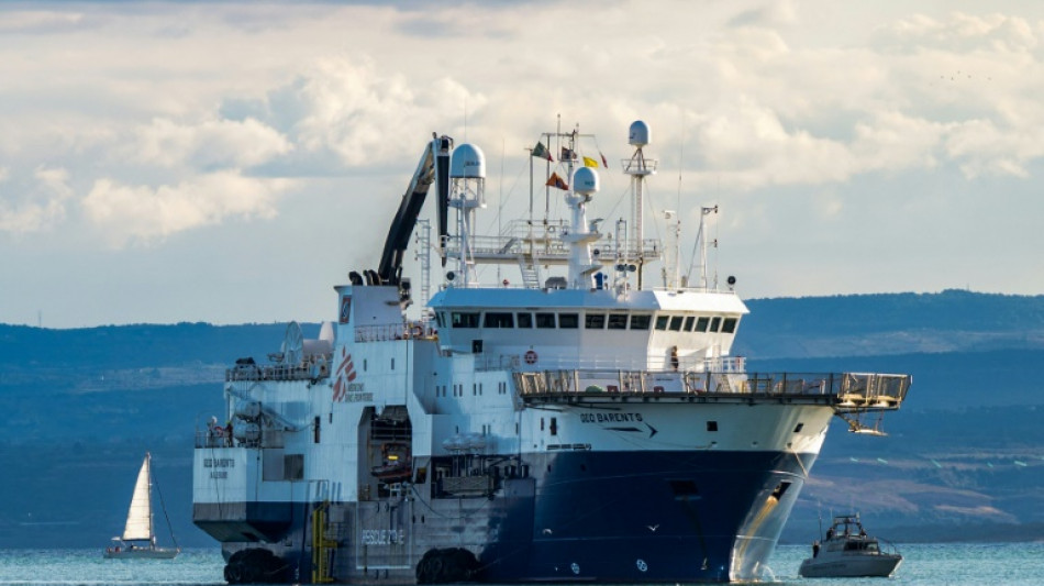 Migrants come ashore at Italian port as another ship appeals to France