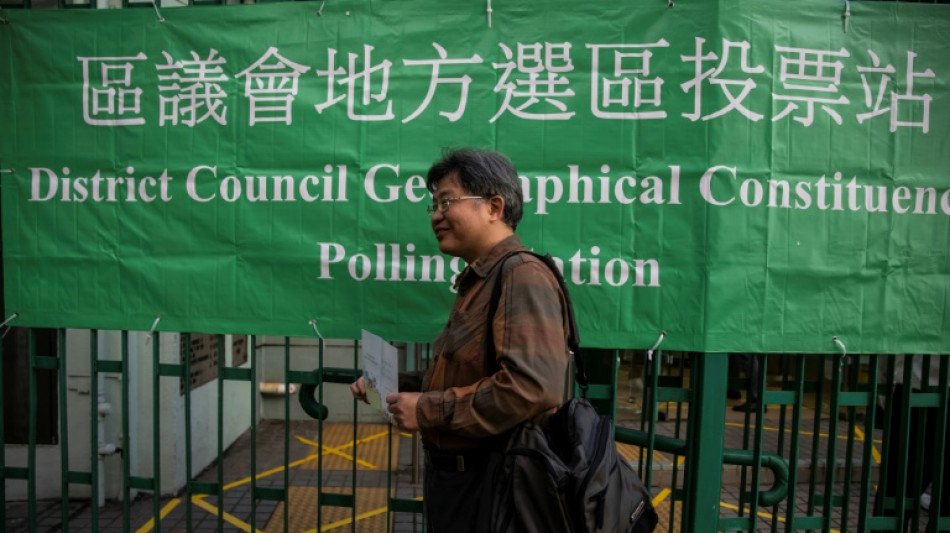 A Hong Kong, premières élections locales réservées aux candidats "patriotes"