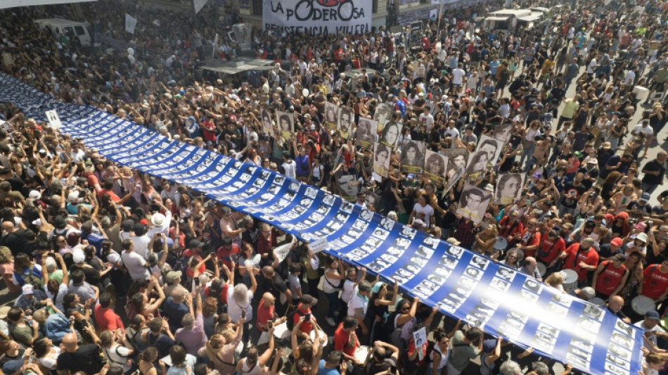 Les Argentins marchent en masse pour la mémoire de la dictature, que Milei revisite