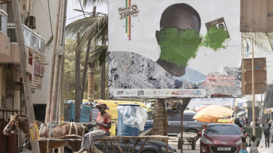 Sénégal: les candidats jettent leurs dernières forces dans la campagne présidentielle