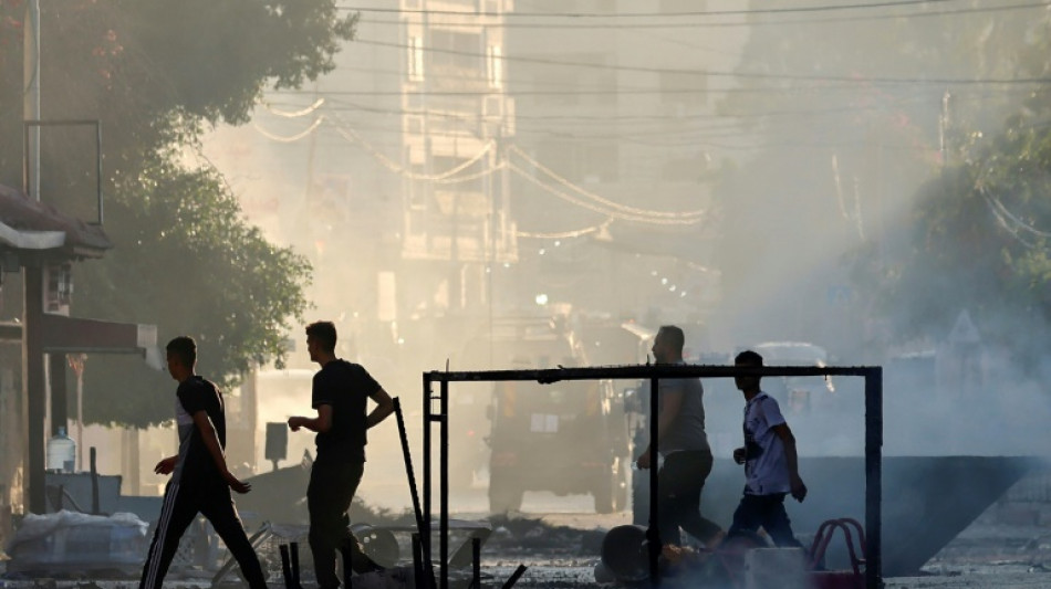 Sept blessés dans un attentat à Tel-Aviv, l'opération israélienne en Cisjordanie se poursuit