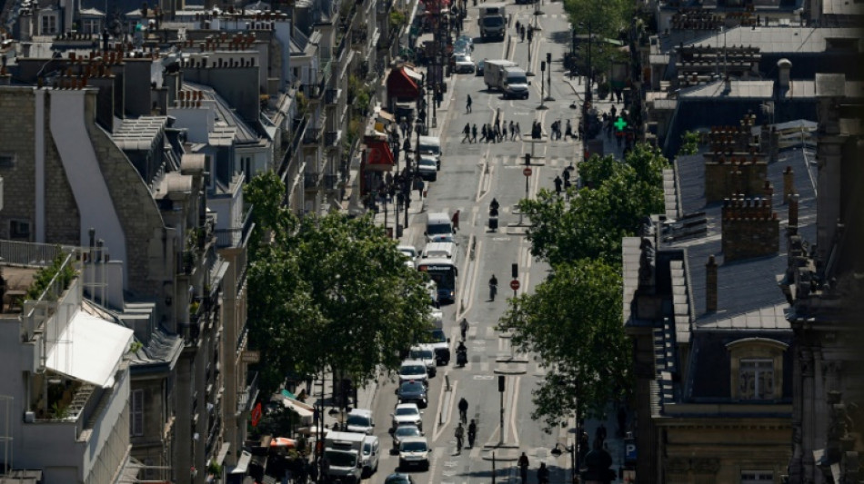 Sans voitures, la rue de Rivoli se porte bien mais se cherche encore