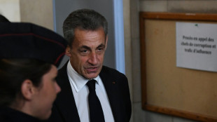 Procès en appel des "écoutes": Nicolas Sarkozy affirme être venu "défendre son honneur"