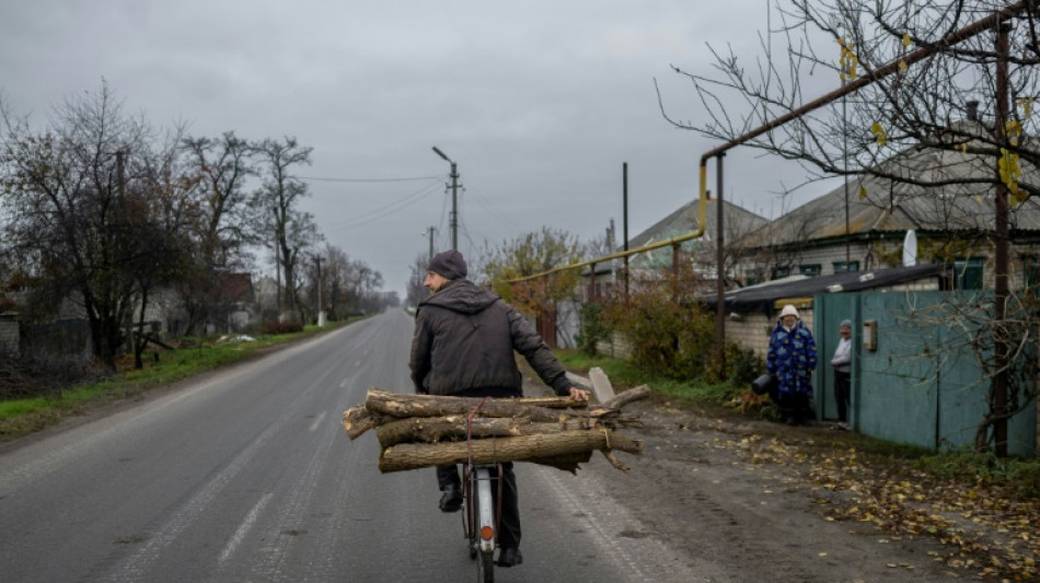 Ukraine: dans des villages libérés, des habitants se disent "abandonnés"