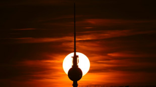 Rund 200 Menschen wegen verirrter Drohne aus Berliner Fernsehturm gebracht