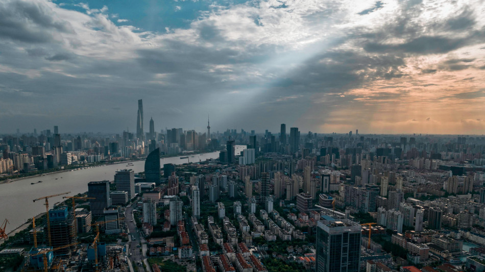 Borsa: Shanghai apre a +0,05%, Shenzhen a -0,10%