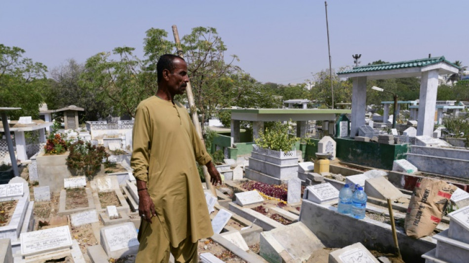 Los muertos no tienen paz en Karachi, la ciudad más grande de Pakistán