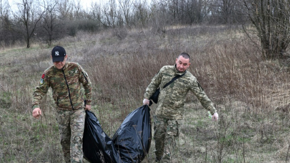 The Ukrainian troops collecting the enemy's dead