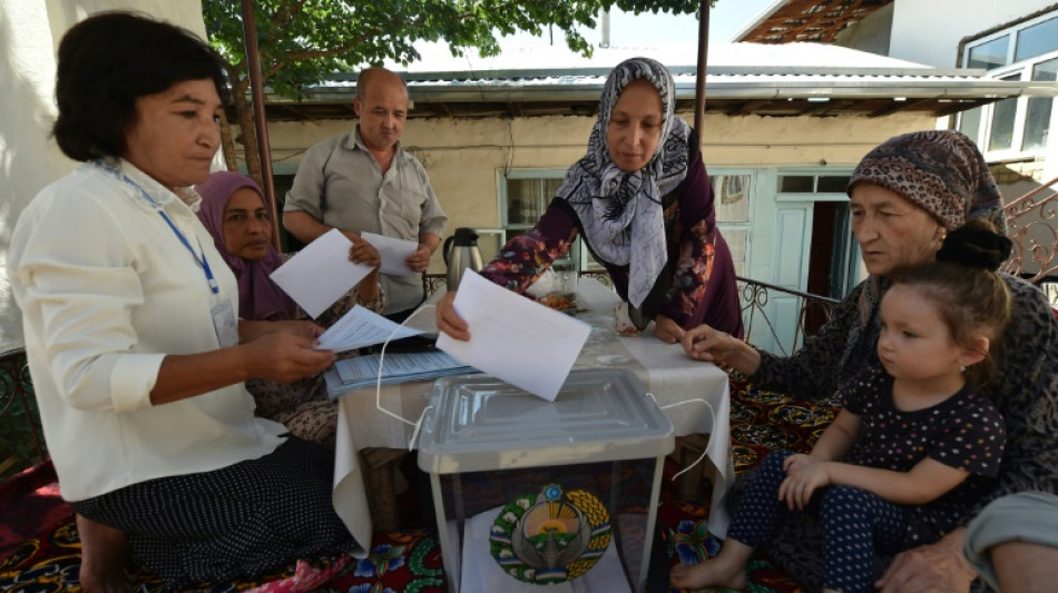 En Ouzbékistan, clôture du scrutin présidentiel promis au sortant Mirzioïev