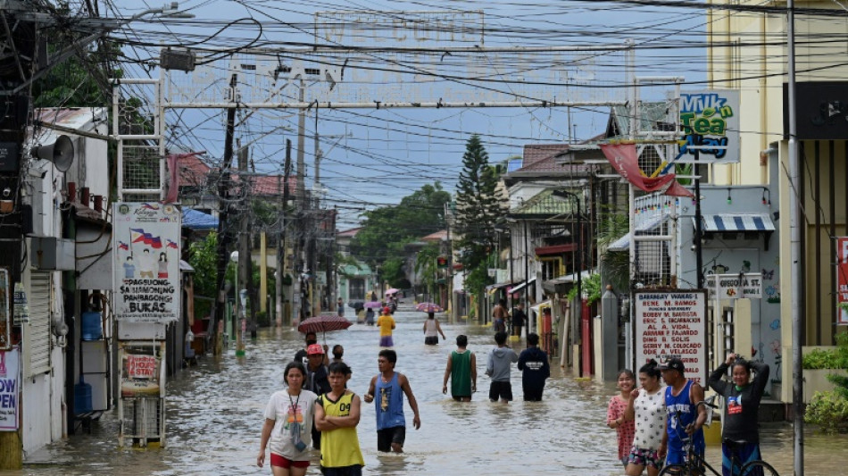 Tormenta tropical golpea a Manila y se aleja de Filipinas