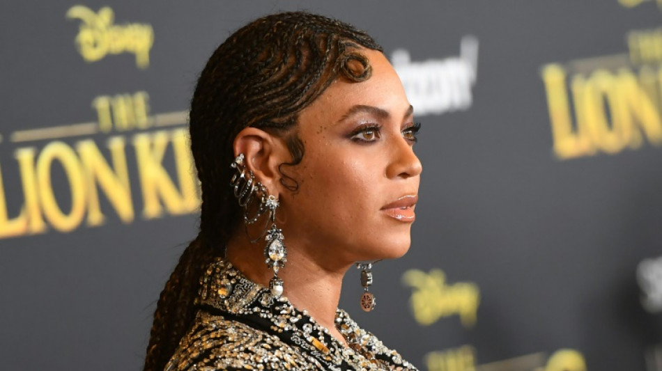 Beyoncé et Billie Eilish sur scène pendant la soirée des Oscars