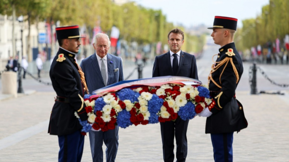 Visite de Charles III: dîner fastueux à Versailles après les Champs-Elysées