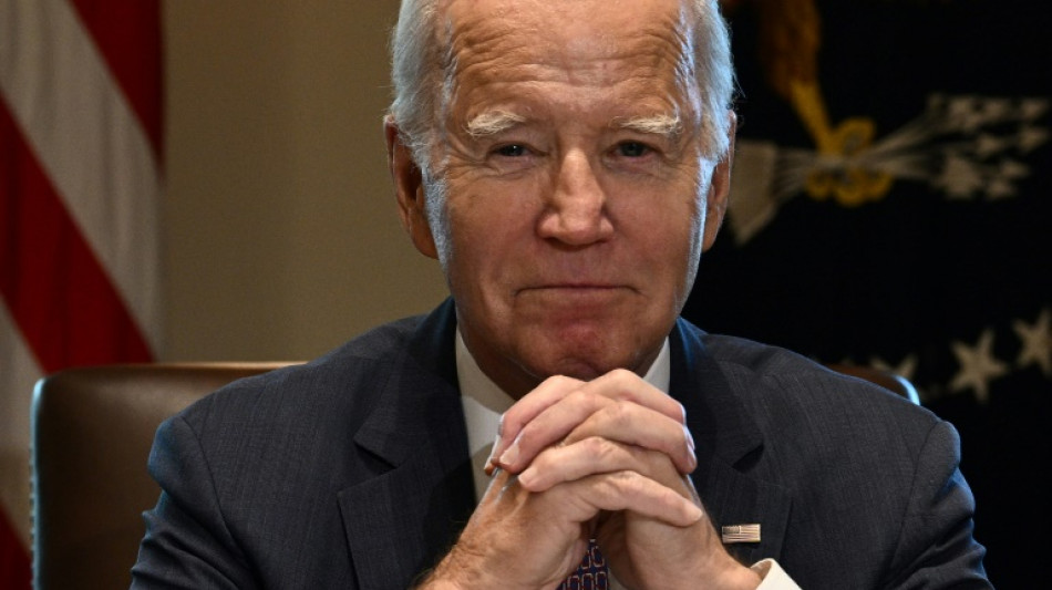 Dans le chaos républicain, Biden voit l'occasion de soigner son aura présidentielle