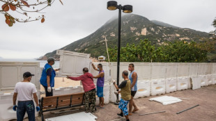 Covid: Hong Kong envisage d'assouplir les mesures face à la lassitude des habitants