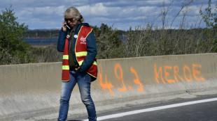 Retraites: Macron appelle à l'apaisement avant un vote décisif