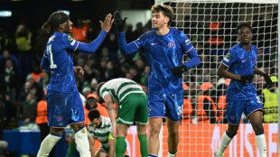 Chelsea vence Shamrock Rovers com 3 gols de Guiu e avança como líder da Conference League