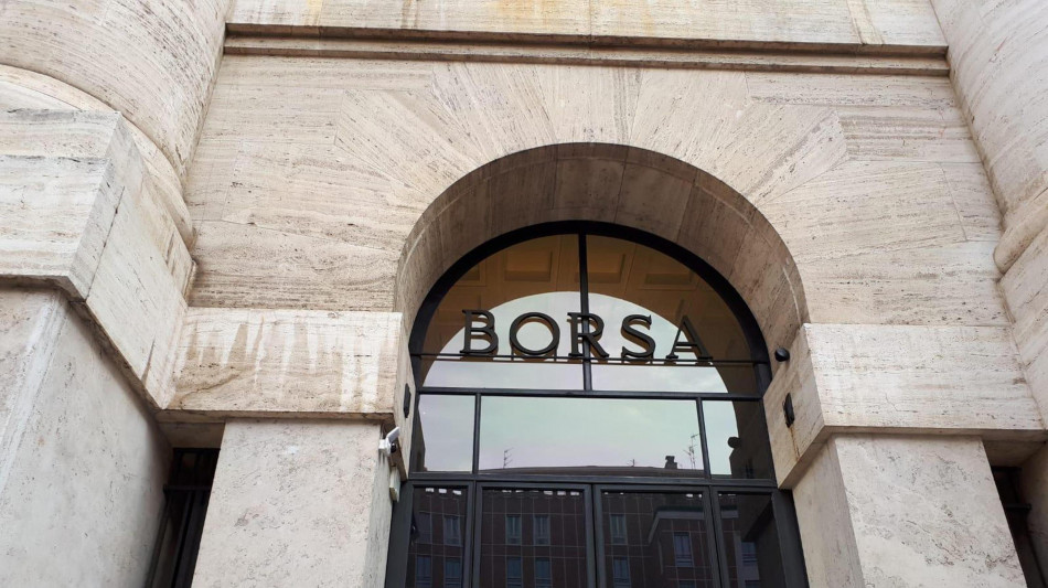 Borsa: Milano recupera con banche e Recordati, debole Enel