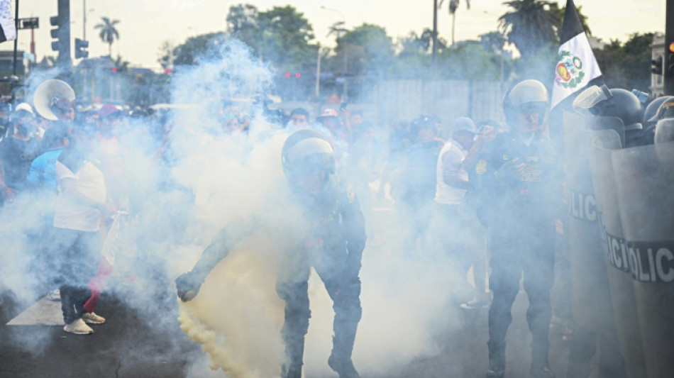 Pérou: grande manifestation attendue à Lima, un nouveau mort dans des affrontements