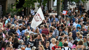 Thousands of Hungarians demonstrate for teacher payhikes