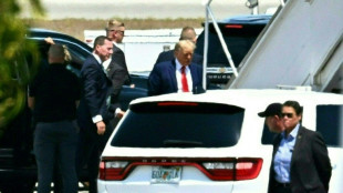 Trump en route pour sa comparution pénale historique à New York